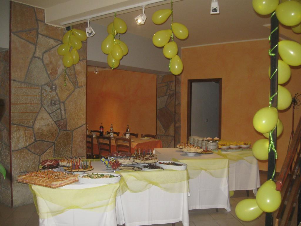 albergo del turista srl Vernasca Exterior foto