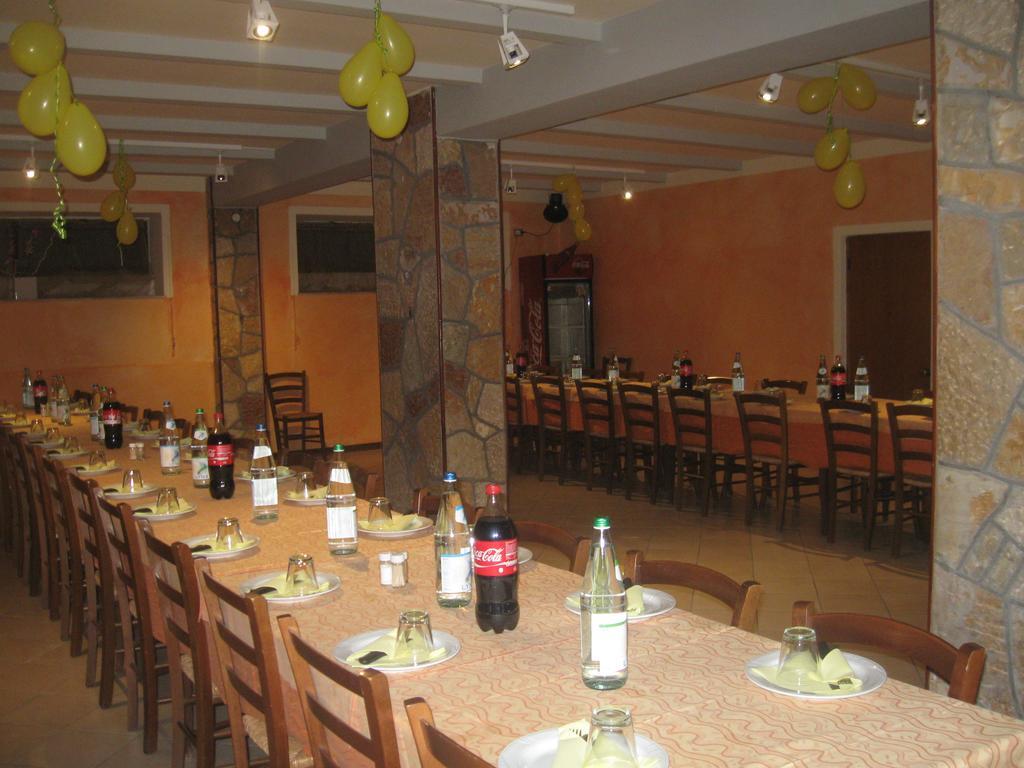 albergo del turista srl Vernasca Exterior foto