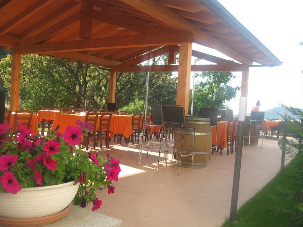 albergo del turista srl Vernasca Exterior foto